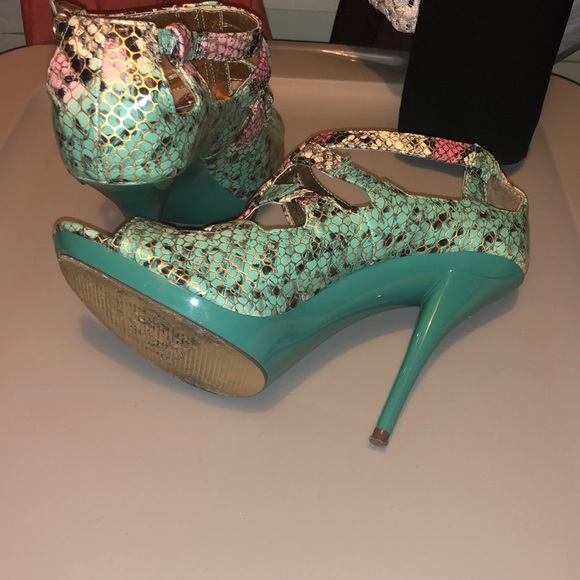 Women’s Size 7 Michael Antonio Strappy Heels - Picture 4 of 4